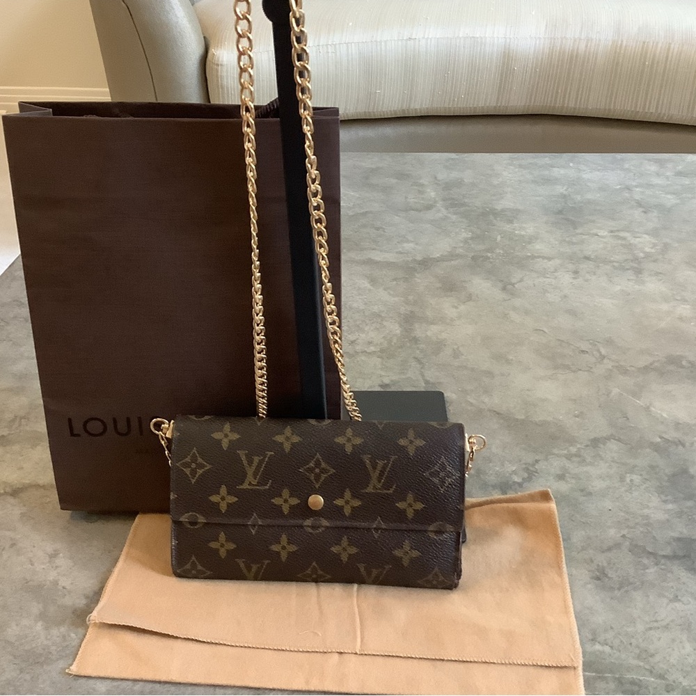 LOUIS VUITTON SARAH WALLET EUC